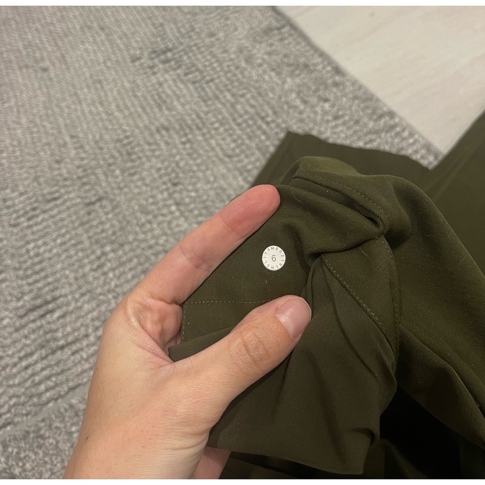 Lululemon City Trek Trouser *28"
Military Green size 6 - Picture 5 of 5